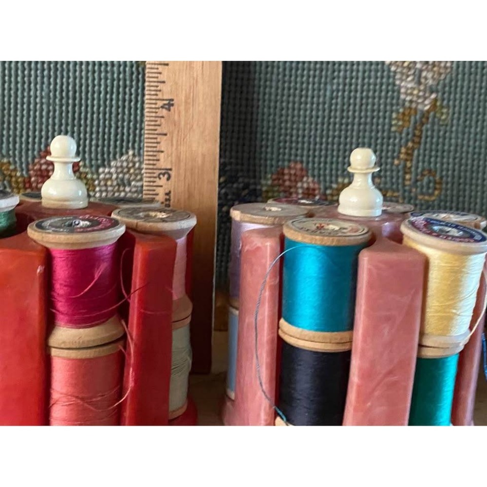 Vintage Marbled Bakelite Thread Caddy Carousel Red Pink Wooden Spools Set of 2 - Picture 2 of 4